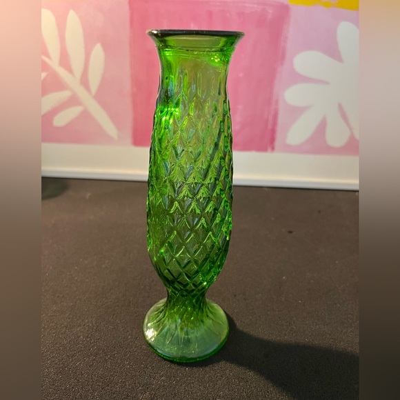 Vintage E O Brody co 8x2 Kelly green vase - Picture 1 of 5